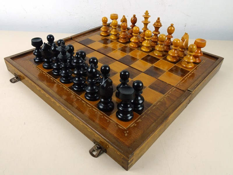 Houten schaakbordspel