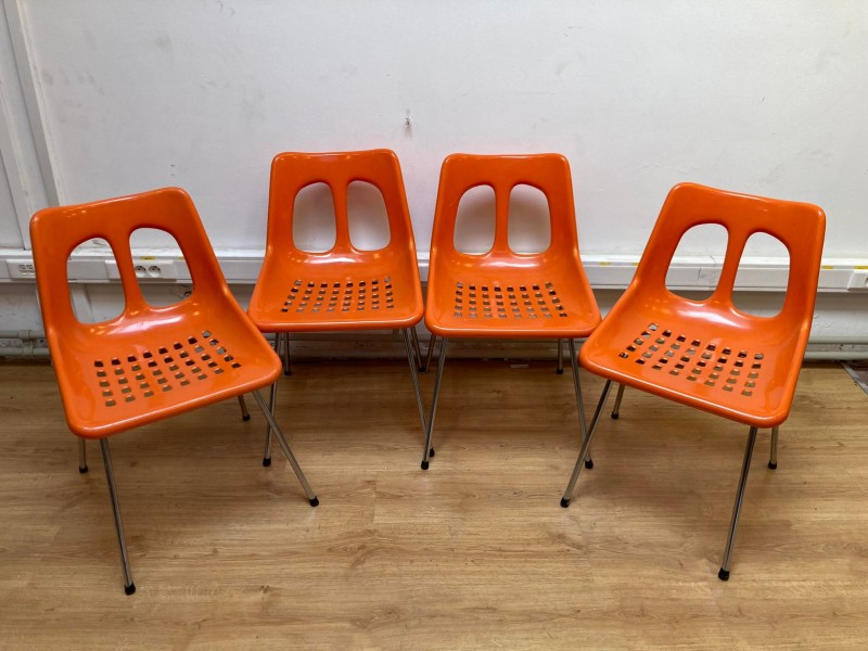 4 vintage oranje stoelen