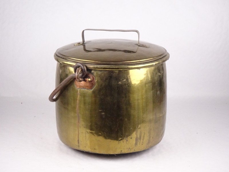 Vintage grote koperen pot met bijhorend deksel. (ø34 op 30 cm.)