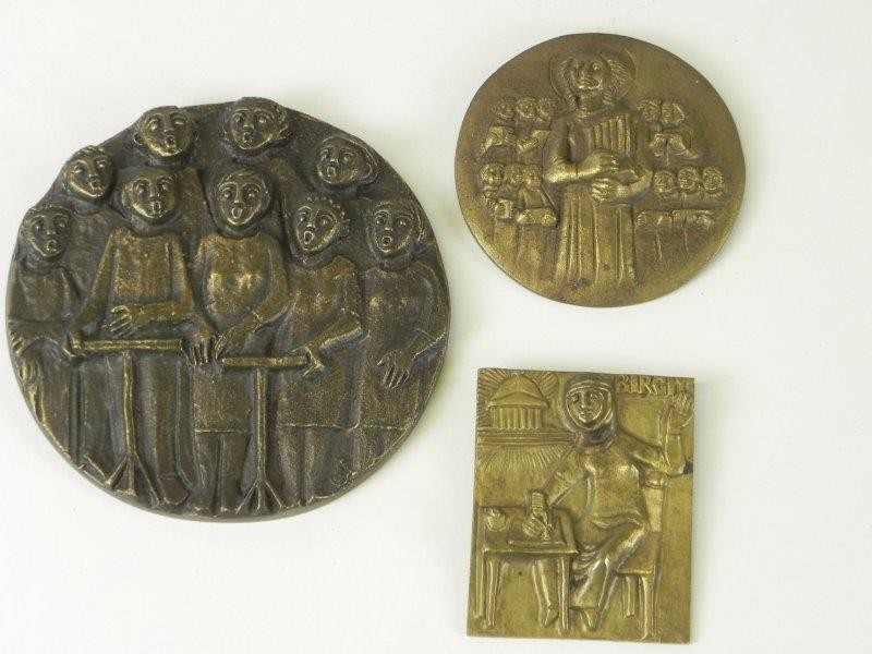 3 bronzen religieuze plaques