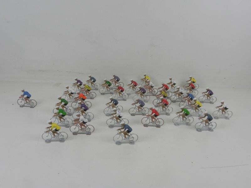 Lot Miniatuur wielrenners Kringwinkel