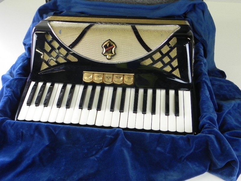 Vintage Höhner Lucia II Musette piano-accordeon