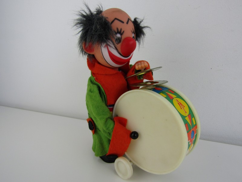 Trommelende Retro Clown, Spanje