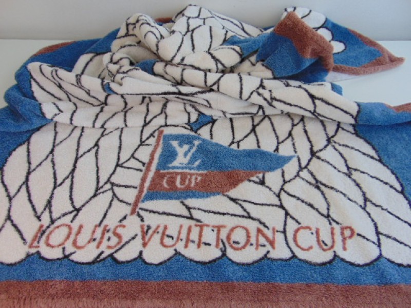 Louis Vuitton Cup: Grote Badhanddoek