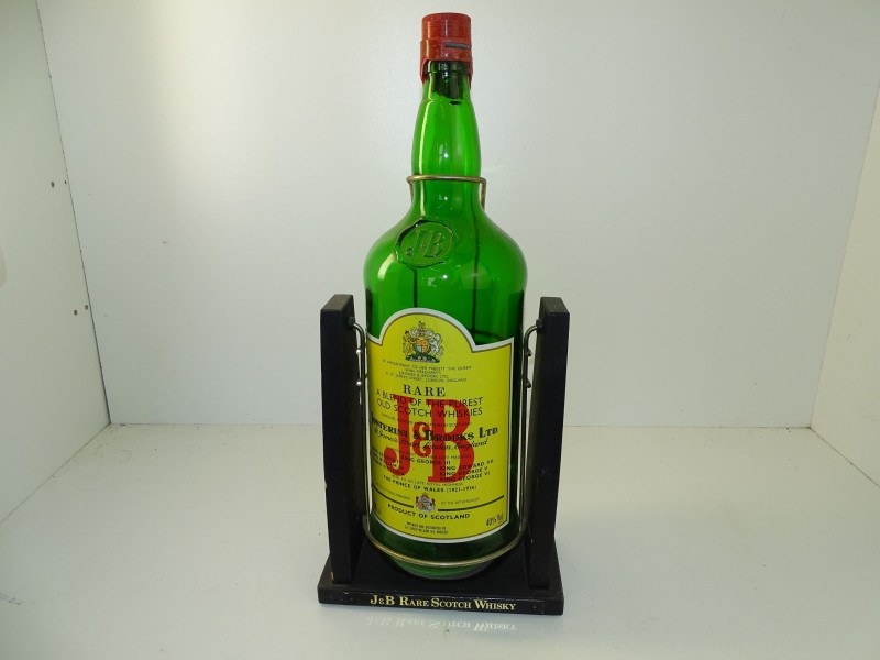 Grote J&B Fles Whiskey In Schommel