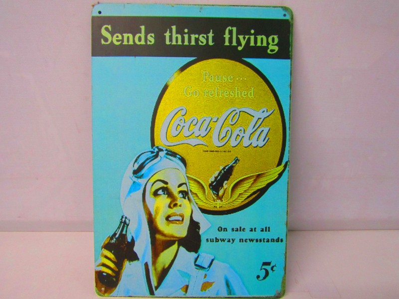 Blikken Reclamebordje Coca Cola ‘ Sends this Flying’
