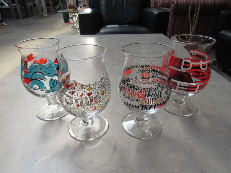 4 Duvel glazen uit de art glass collectie