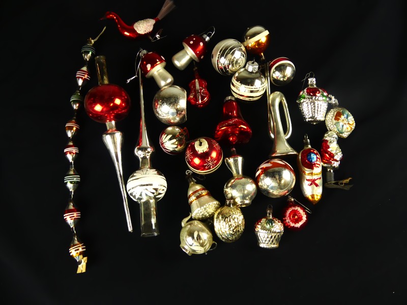 Vintage kerstballen lot 1 zilver & rood Kringwinkel