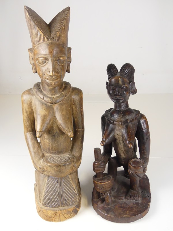 Etnische kunst : 2 vintage houten Afrikaanse beelden