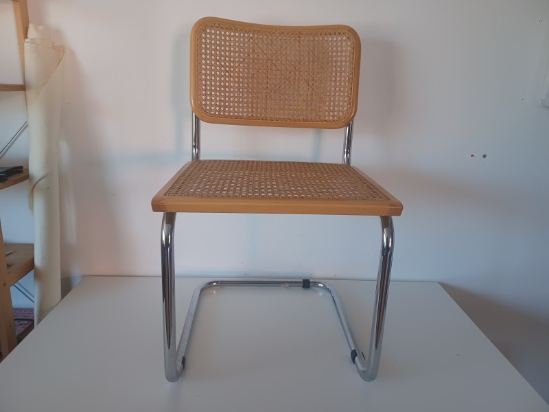 2 houten/rieten stoelen