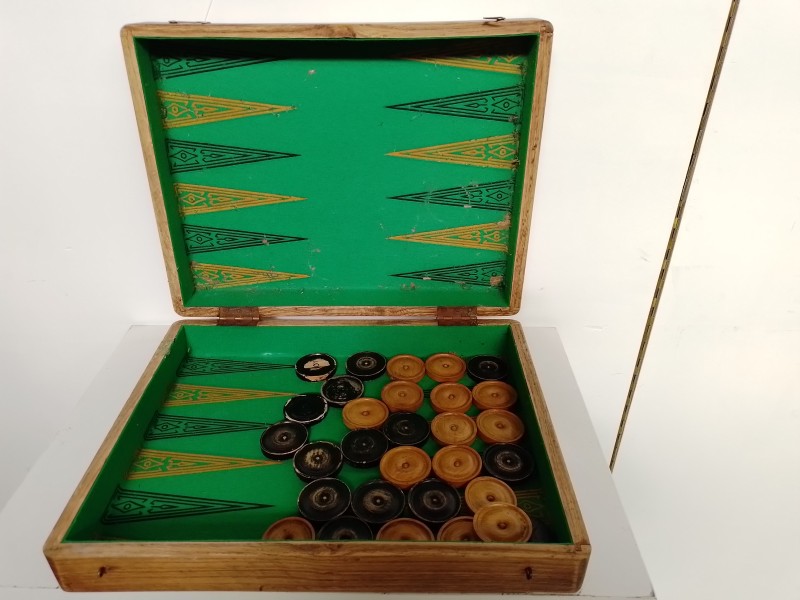 Backgammon Spel met houten Schijven - Kringwinkel