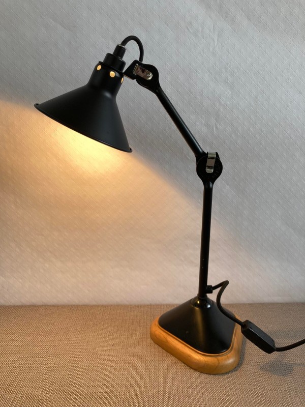 Design bureaulamp met beweegbare arm