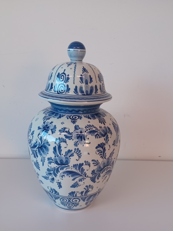 Delfts blauwe vaas met deksel
