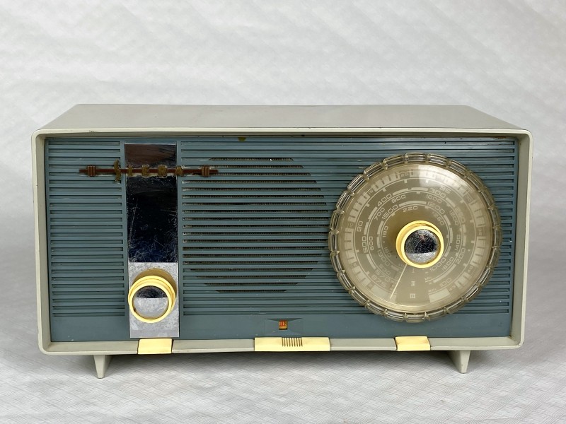 Vintage lampenradio Siera uit 1961 (SA2127A) Collectors item