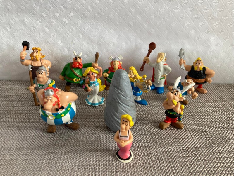 Lot van 12 figuren uit stripreeks Asterix