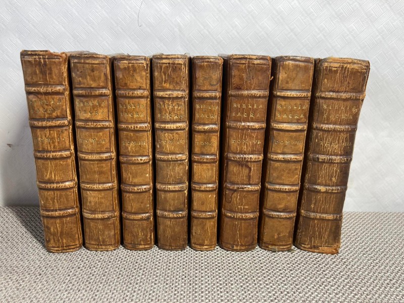8 antieke boeken: Biblia Sacra (1705)