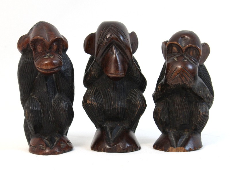 Houten aapjes – horen, zien en zwijgen