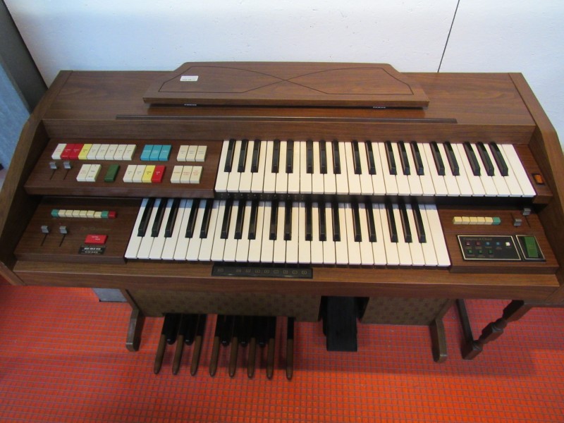 Hammond Orgel model 136J  ( 1984 )