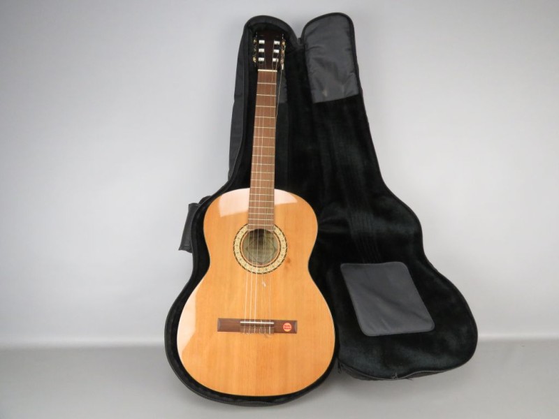 Classic Guitar gemerkt Amada model 4711 4/4