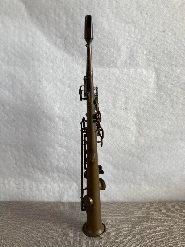 Oude koperen sopraan saxofoon: E.J. Albert