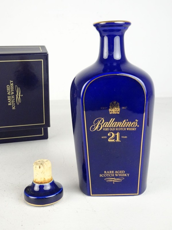 Lege fles Ballantine’s Very Old Scotch Whisky aged 21 years.