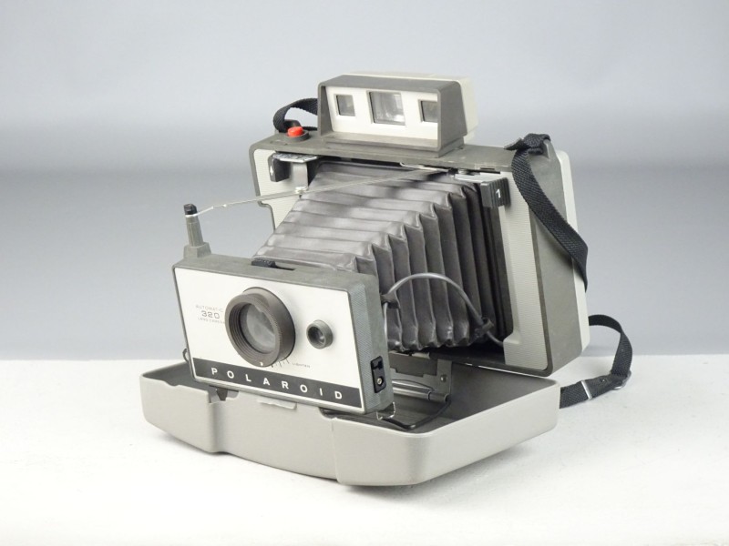 Polaroid 320.