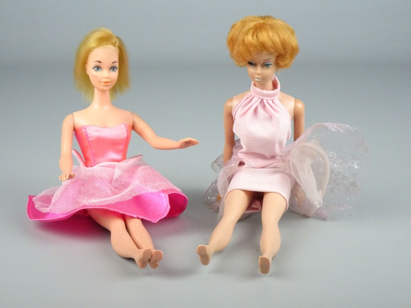 2 vintage Barbie’s.