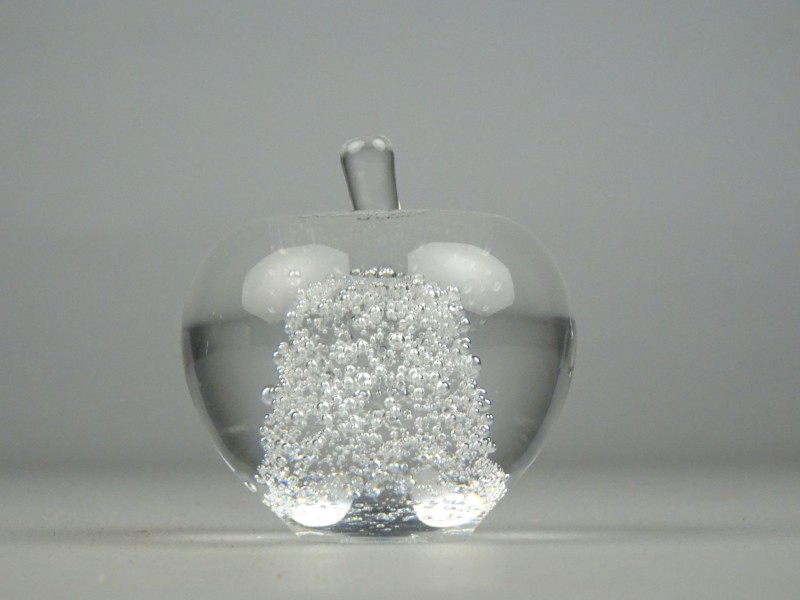 Decoratieve glaskristallen appel gemerkt Van Gaal.