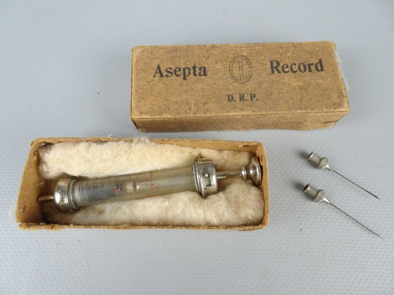 Vintage spuit in origineel doosje gemerkt Asepta Record D.R.P.