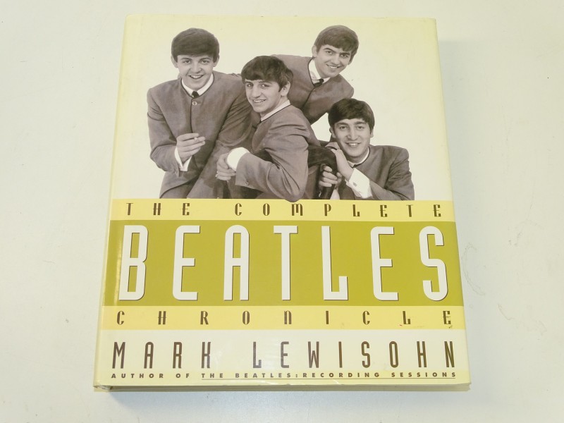 Boek: The Complete Beatles Chronicle, 1992