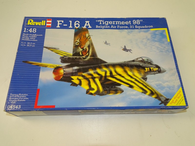 Modelbouwpakket: F-16A Tigermeet 98, Revell