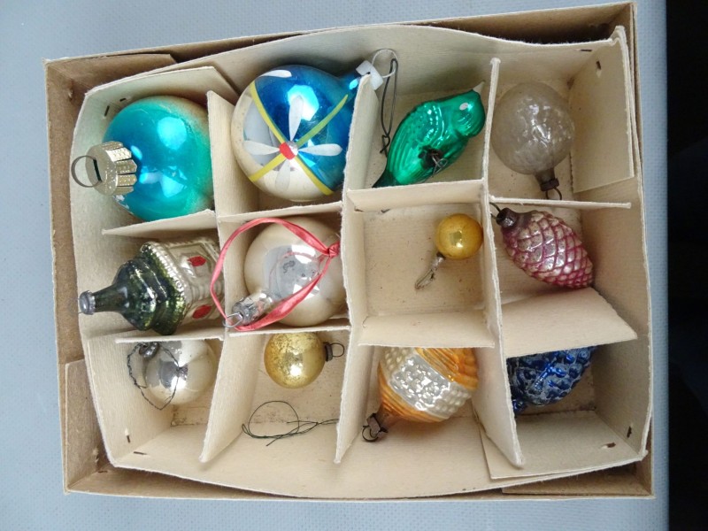 Vintage mini kerstballen.