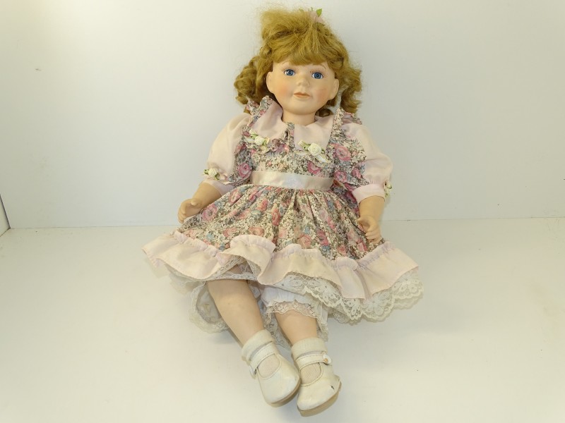 Porseleinen Pop Met Certificaat: Classic Doll Collection