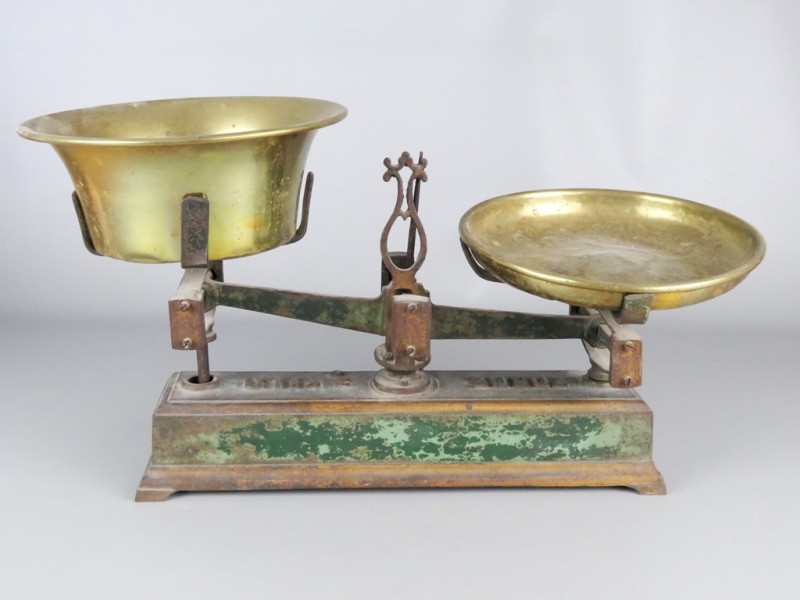 Oude metalen weegschaal - Kringwinkel