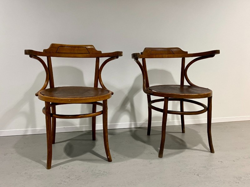 2 antieke stoelen van Mundus en J.J. Kohn  (1914-1922)