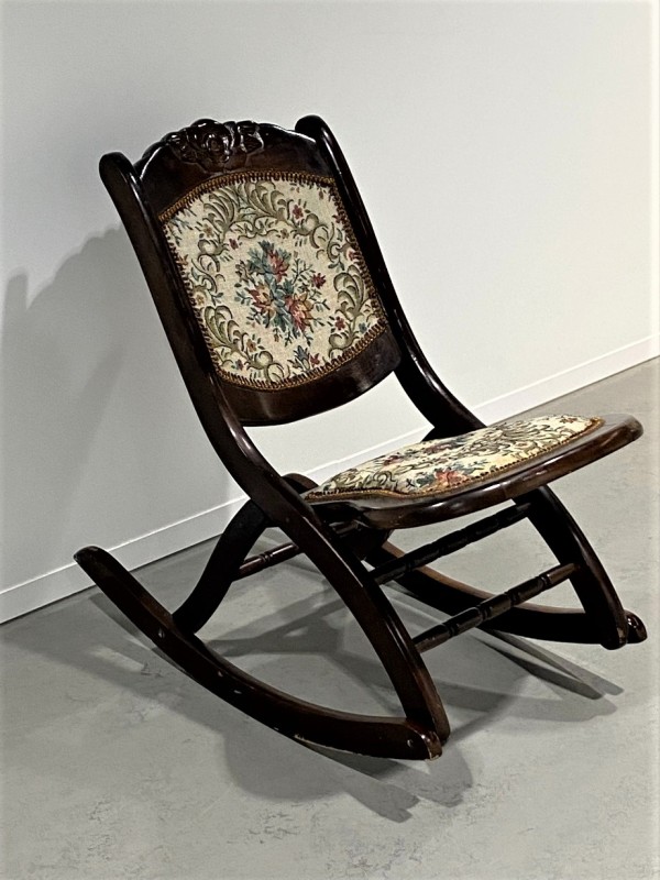 Antieke opvouwbare schommelstoel.