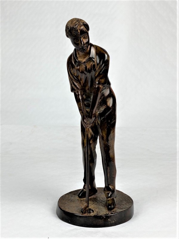 Bronzen beeld van golfspeler