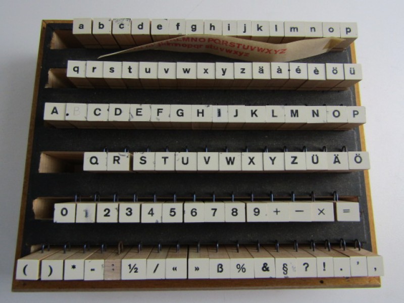 Letterstempels, Neoprint M 311 in Houten Kistje