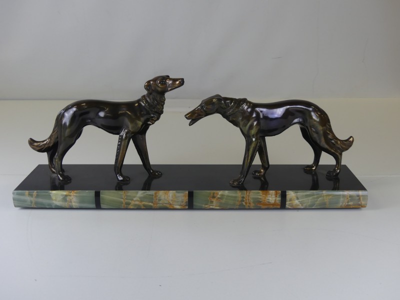 Gentleman vriendelijk bladerdeeg lof Bronzen beeld van honden op marmeren voet - De Kringwinkel