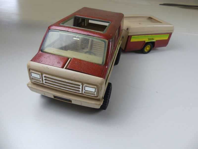 Vintage 1970's TONKA geperst staal roest kleur Van & Pop-up Camper Trailer SET