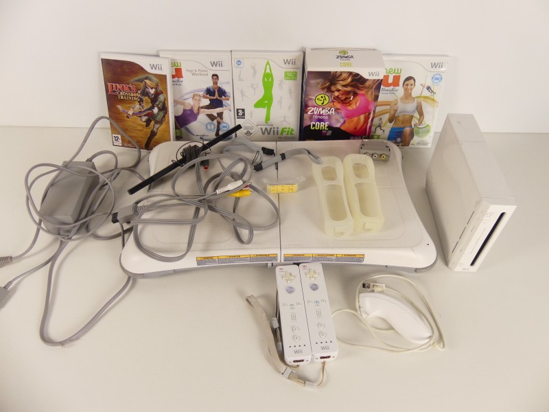 Nintendo Wii Console met toebehoren, 5 spelletjes en getest Kringwinkel