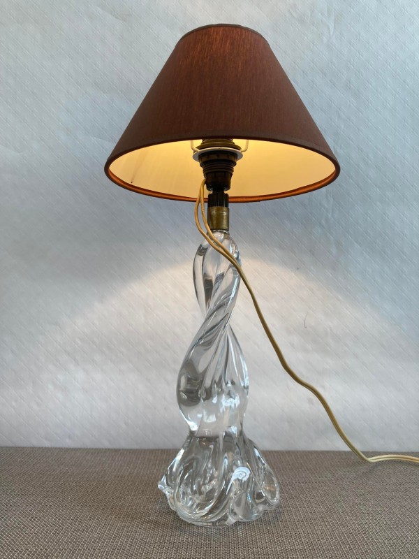 Tafellamp met een glazen voet en kap - Kringwinkel