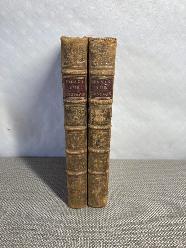 2 antieke boeken: Essais sur L'Espagne (1783)