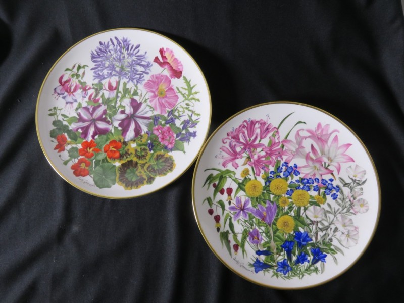 Franklin Porcelain - 2 sierborden met bloemen