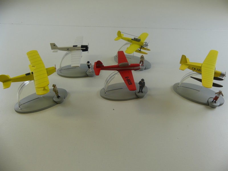 Lot 1 Hergé: 5 miniatuurvliegtuigjes uit de avonturen van Kuifje 2013 2014