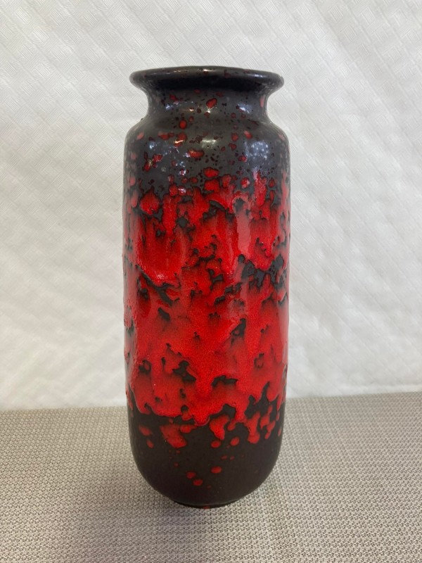 Rood-zwarte vintage vaas