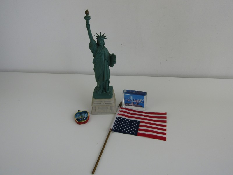 4 x New York: Vrijheidsbeeld, Vlag, Magneet en Glasfoto