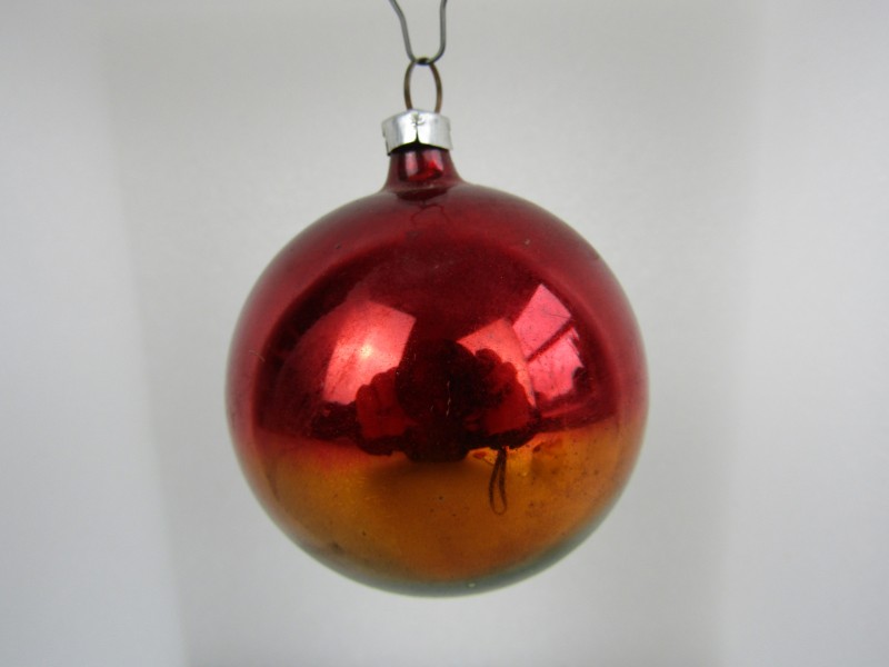 3 Oude Kerstballen 1 Gevlamd, 1 Geel en 1 Goud Kringwinkel