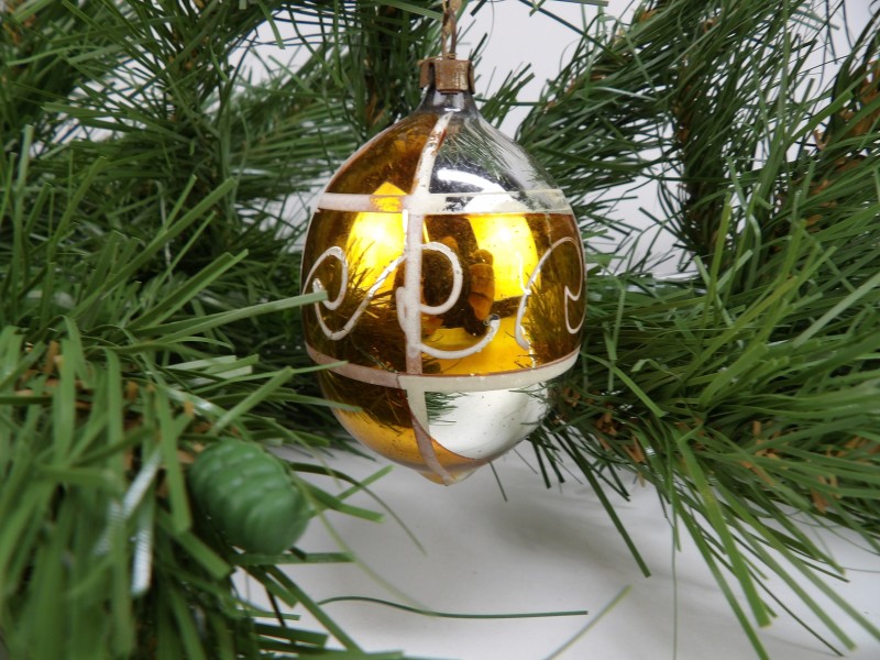 Oude Druppelvormige Kerstbal in Goud Zilver en Wit  (Lot 20)