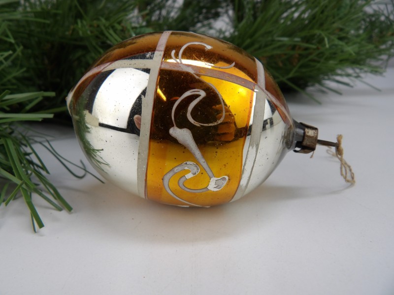 Oude Druppelvormige Kerstbal in Goud Zilver en Wit  (Lot 20)